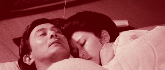 Frame from Kyôfu kikei ningen: Edogawa Rampo zenshû — bed, shirt, bedroom