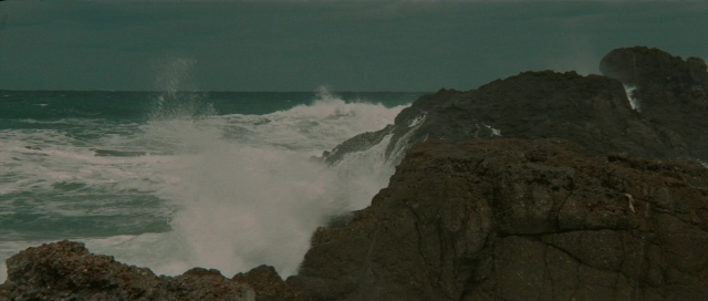 Wide shot frame from Kyôfu kikei ningen: Edogawa Rampo zenshû — water, fountain