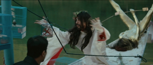 Wide shot frame from Kyôfu kikei ningen: Edogawa Rampo zenshû — standing, hair, bird