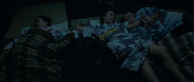 Wide shot frame from Kyôfu kikei ningen: Edogawa Rampo zenshû — room, bed, person