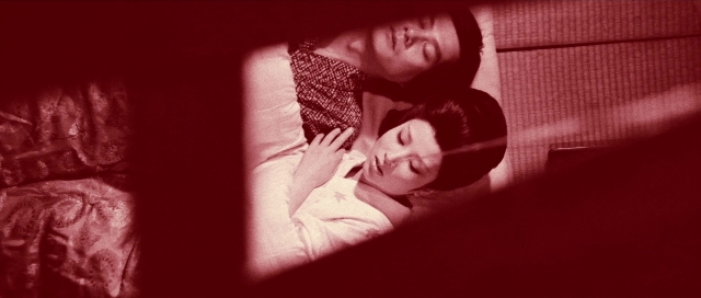 Wide shot frame from Kyôfu kikei ningen: Edogawa Rampo zenshû — bed, dress, shirt