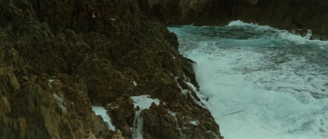 Wide shot frame from Kyôfu kikei ningen: Edogawa Rampo zenshû — water, fountain