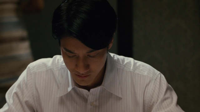 Medium shot frame from Se, jie — sitting, room, table