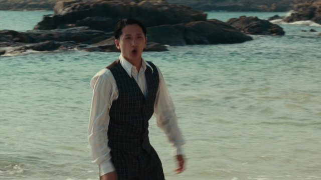 Wide shot frame from Se, jie — standing, shirt, face