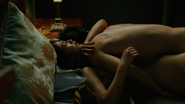 Wide shot frame from Se, jie — bed, night, face