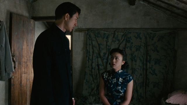 Wide shot frame from Se, jie — standing, room, dialogue