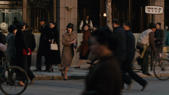 Wide shot frame from Se, jie — walking, street, night