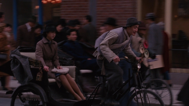 Wide shot frame from Se, jie — sitting, walking, hat