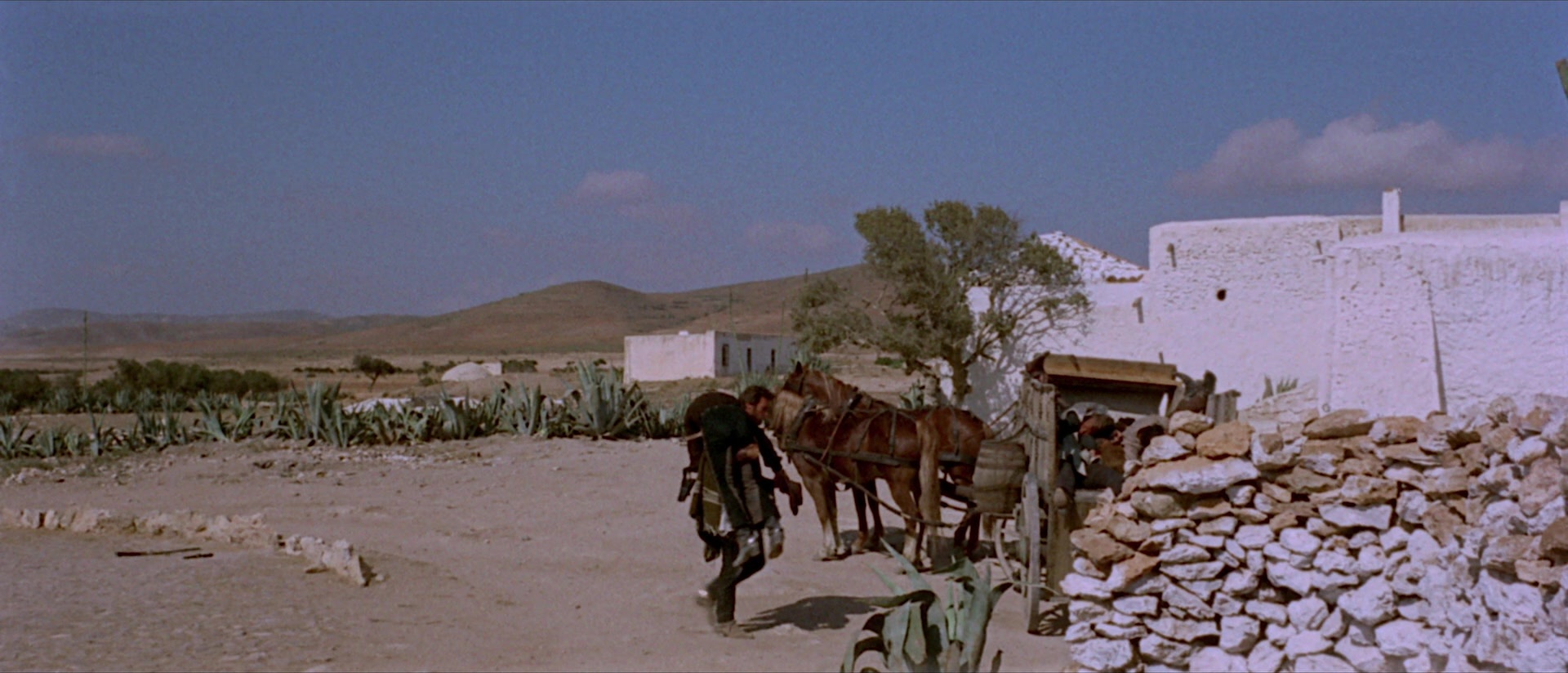Per qualche dollaro in più (1965), wide, 2.33:1 — film still