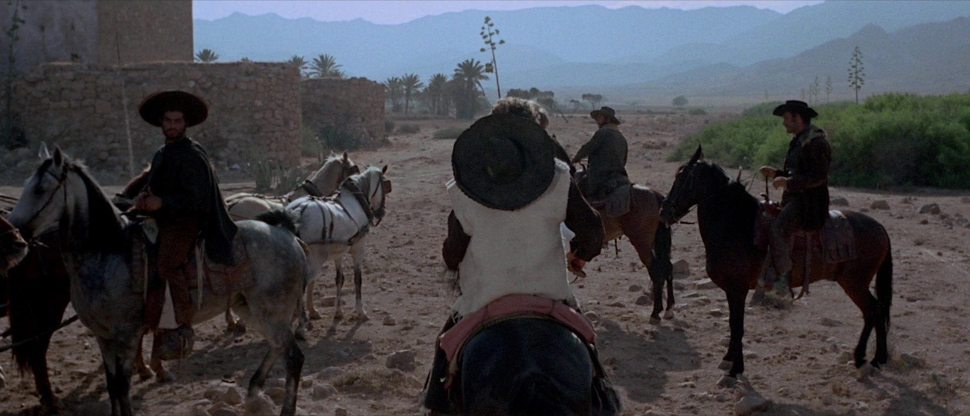 Per qualche dollaro in più (1965), wide, 2.33:1 — film still