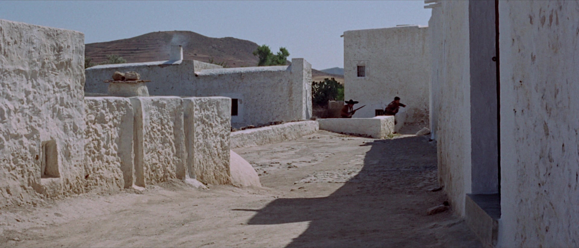 Per qualche dollaro in più (1965), wide, 2.33:1 — film still