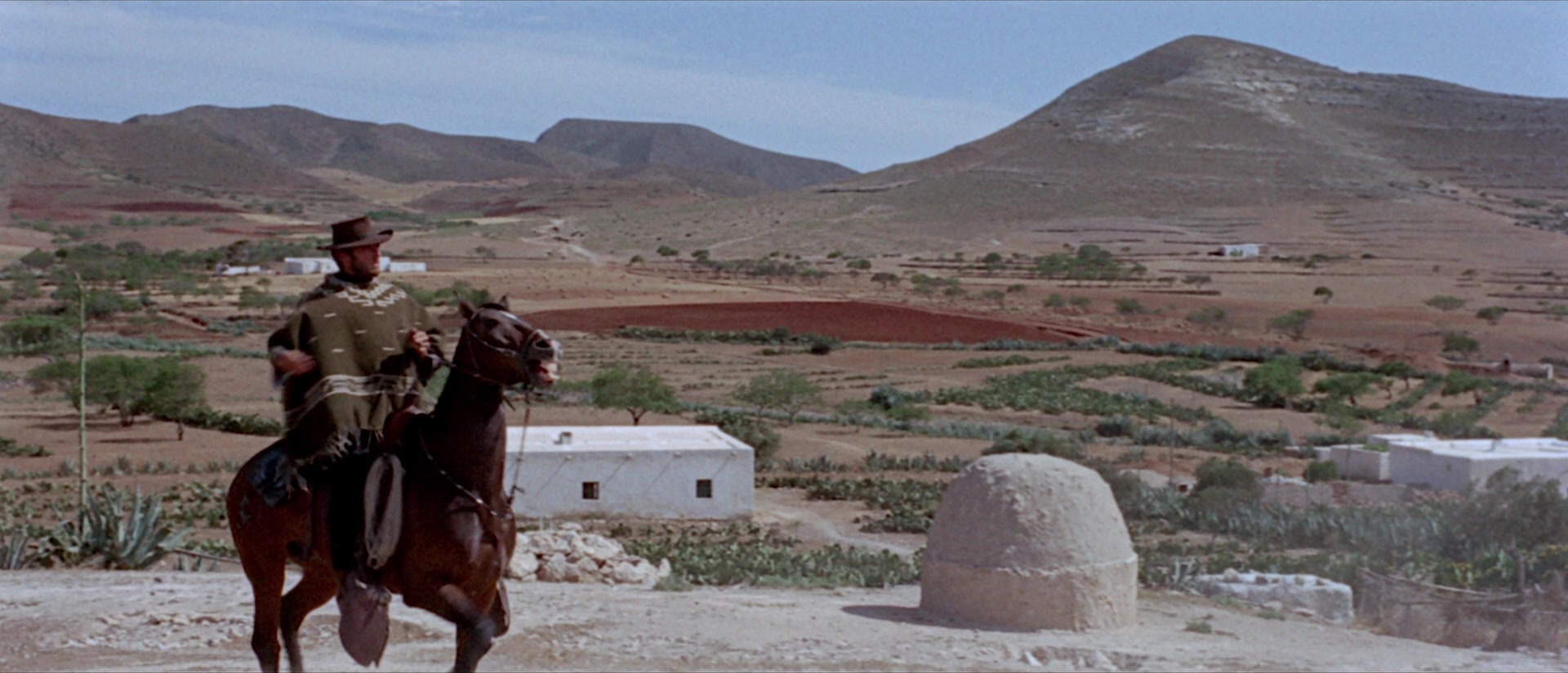 Per qualche dollaro in più (1965), wide, 2.33:1 — film still