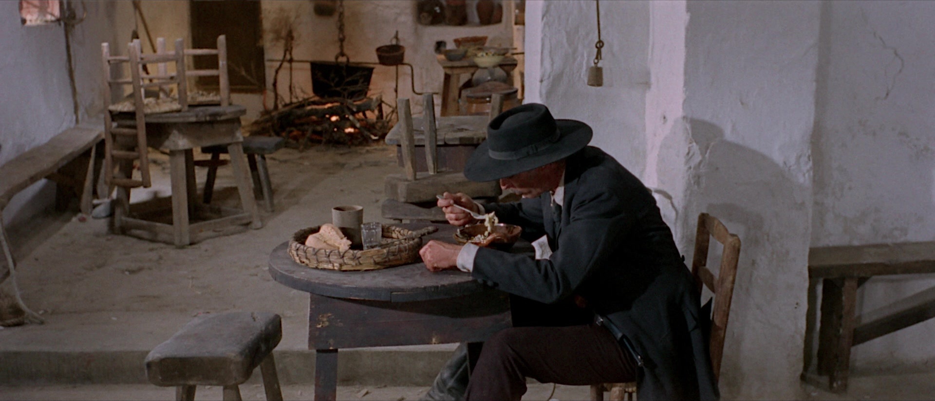 Per qualche dollaro in più (1965), wide, 2.33:1 — film still