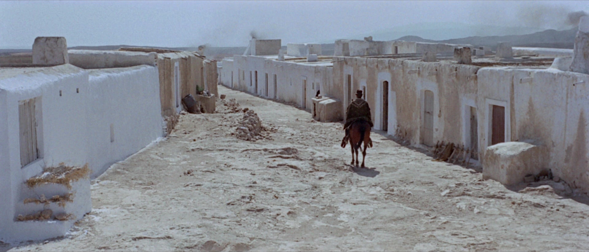 Per qualche dollaro in più (1965), wide, 2.33:1 — film still