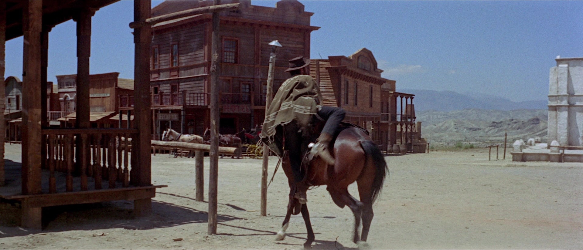 Per qualche dollaro in più (1965), wide, 2.33:1 — film still