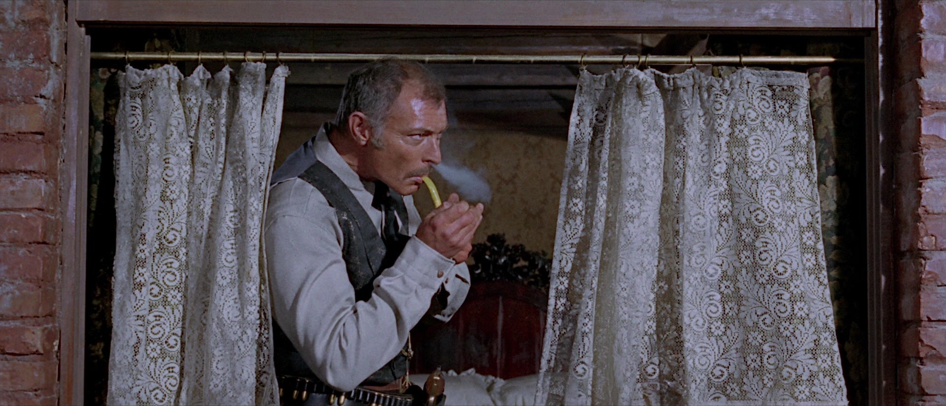 Per qualche dollaro in più (1965), wide, 2.33:1 — film still