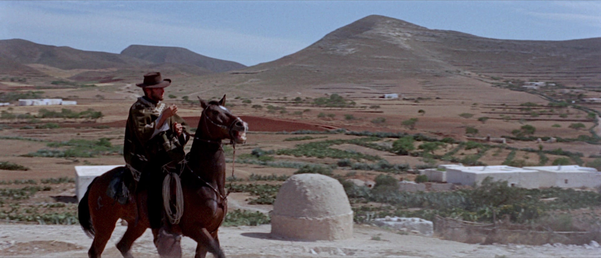 Per qualche dollaro in più (1965), wide, 2.33:1 — film still