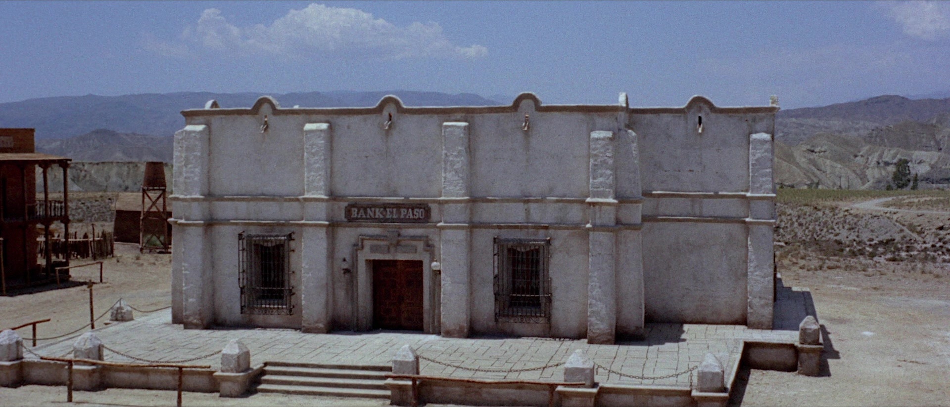 Per qualche dollaro in più (1965), wide, 2.33:1 — film still