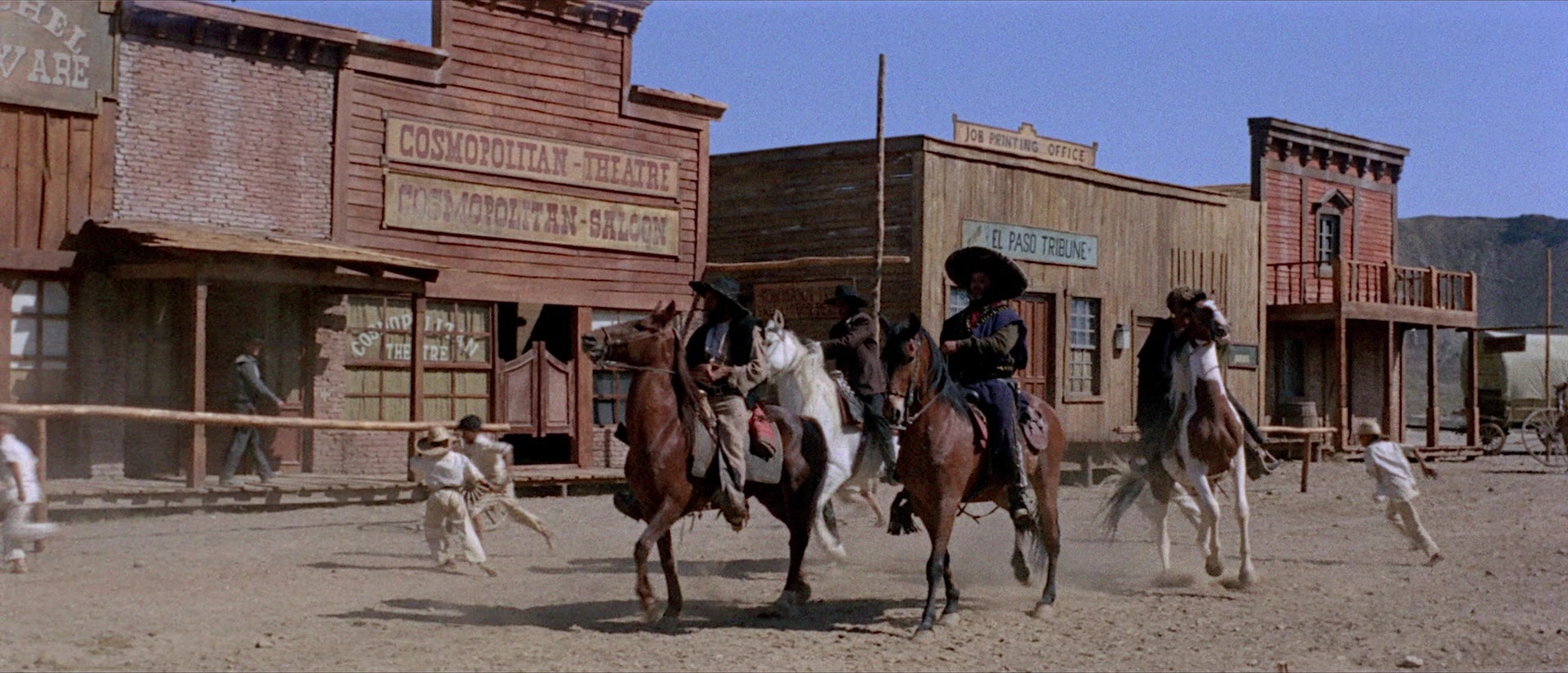 Per qualche dollaro in più (1965), wide, 2.33:1 — film still
