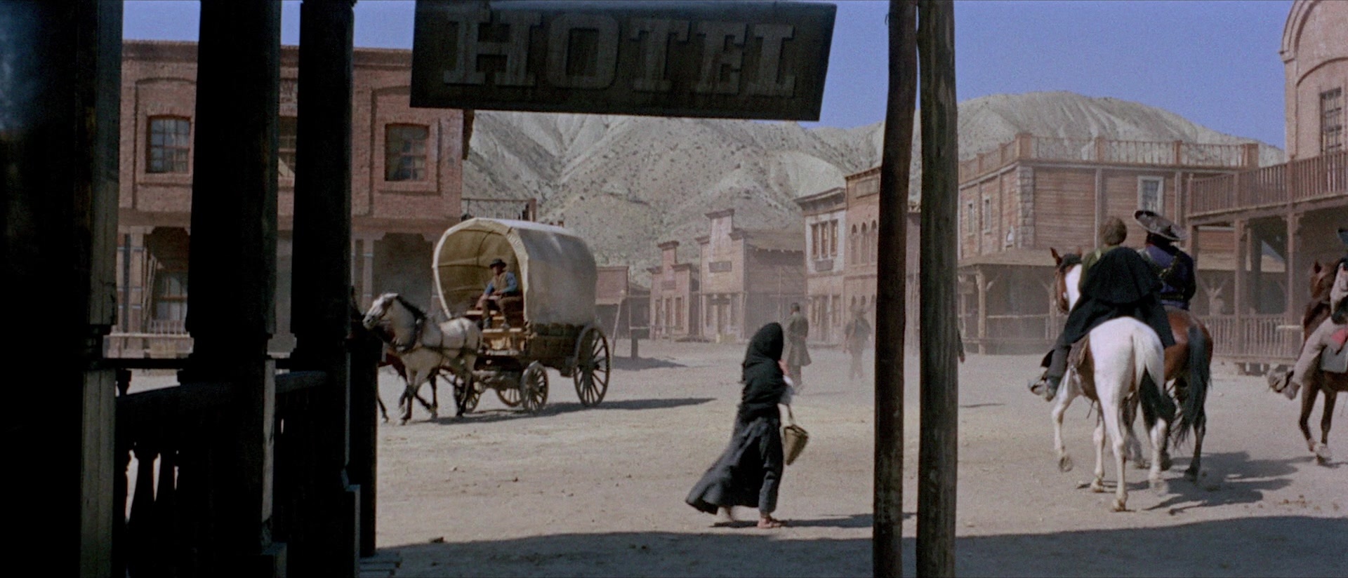 Per qualche dollaro in più (1965), wide, 2.33:1 — film still