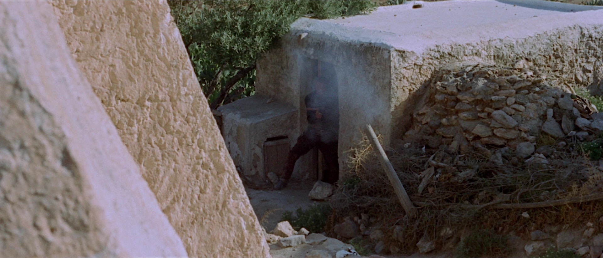 Per qualche dollaro in più (1965), wide, 2.33:1 — film still
