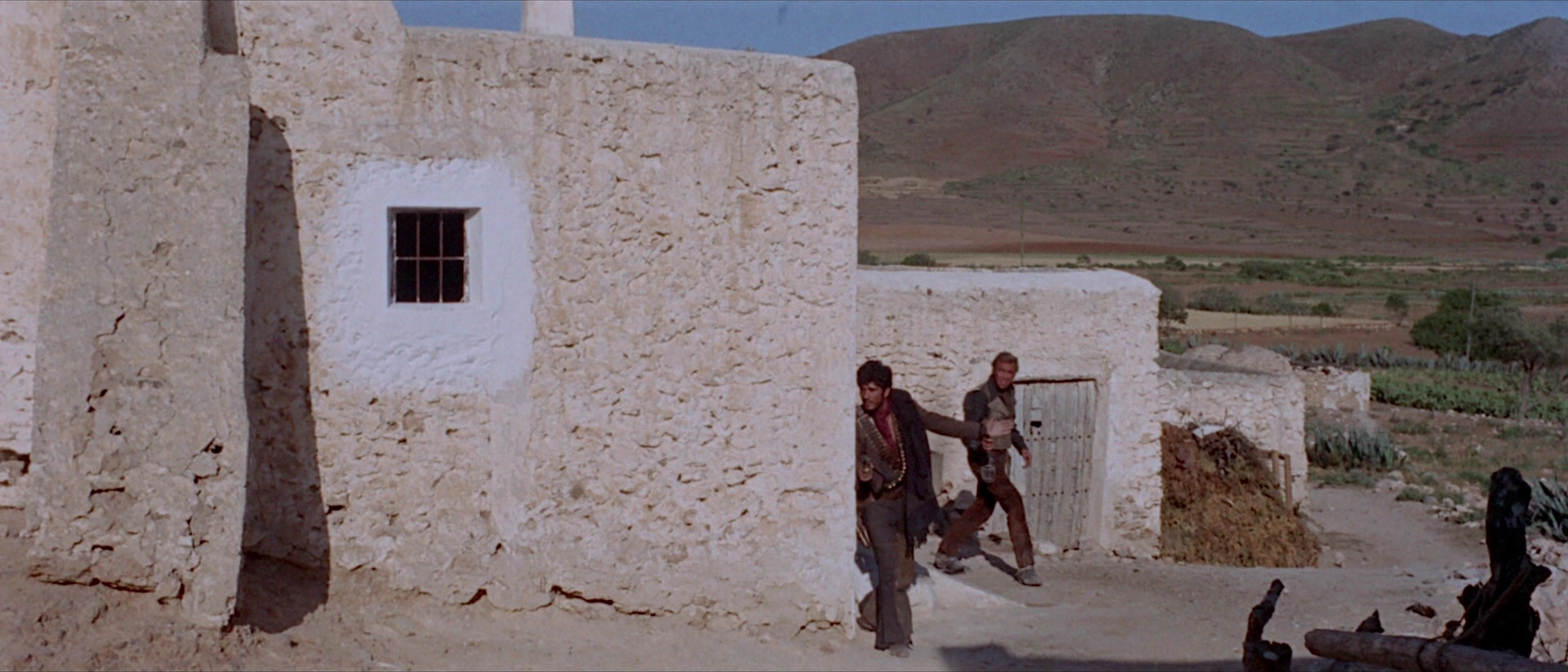 Per qualche dollaro in più (1965), wide, 2.33:1 — film still