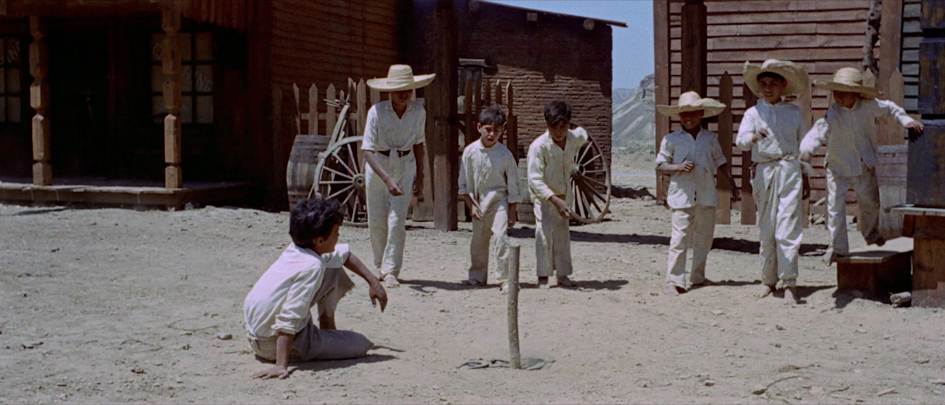 Per qualche dollaro in più (1965), wide, 2.33:1 — film still