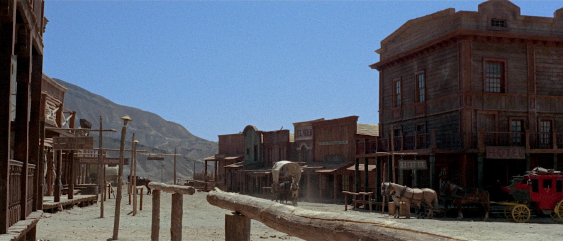 Per qualche dollaro in più (1965), wide, 2.33:1 — film still