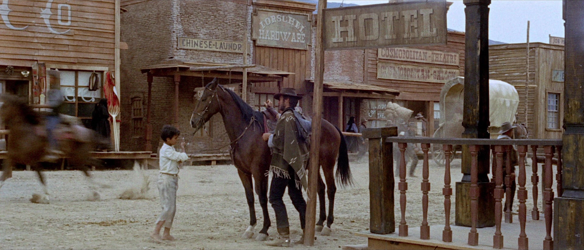 Per qualche dollaro in più (1965), wide, 2.33:1 — film still