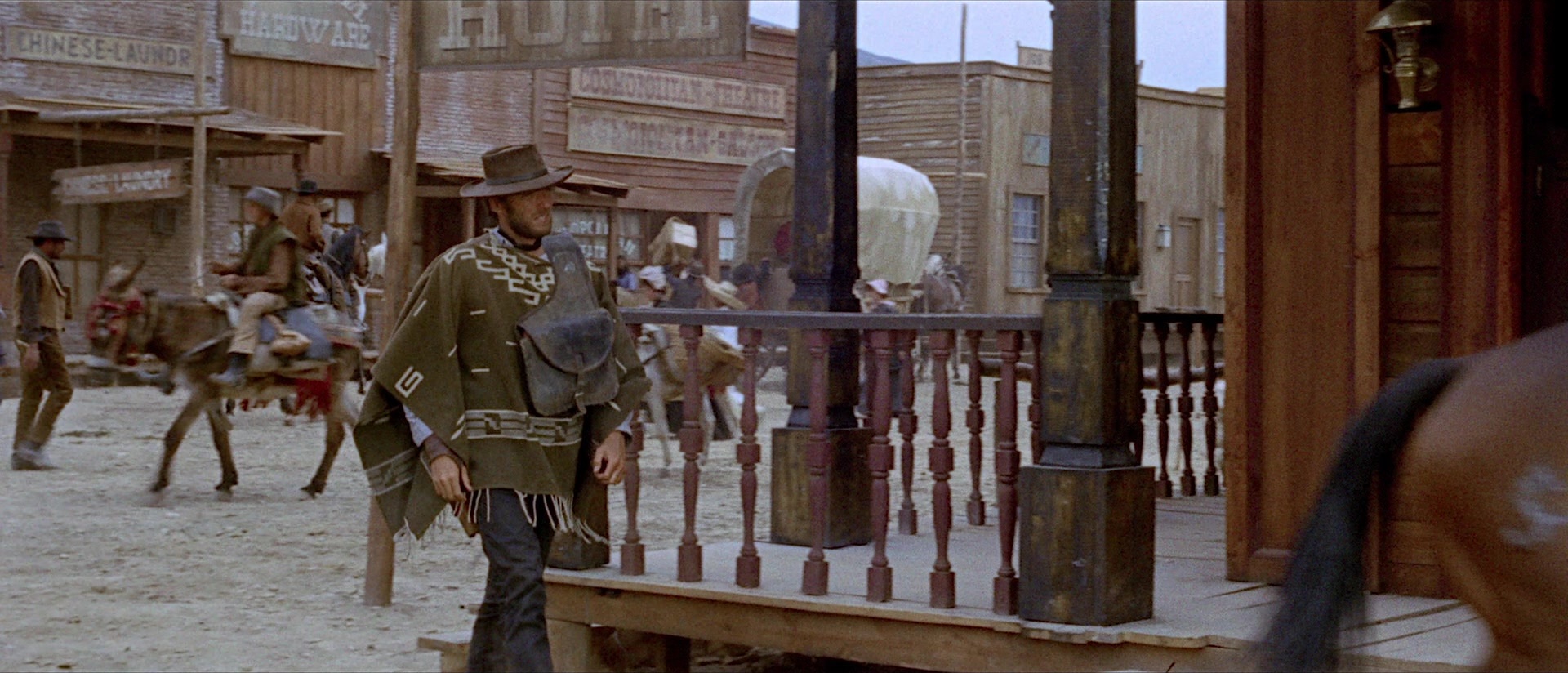 Per qualche dollaro in più (1965), wide, 2.33:1 — film still