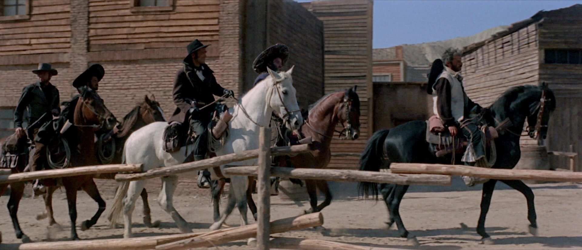 Per qualche dollaro in più (1965), wide, 2.33:1 — film still