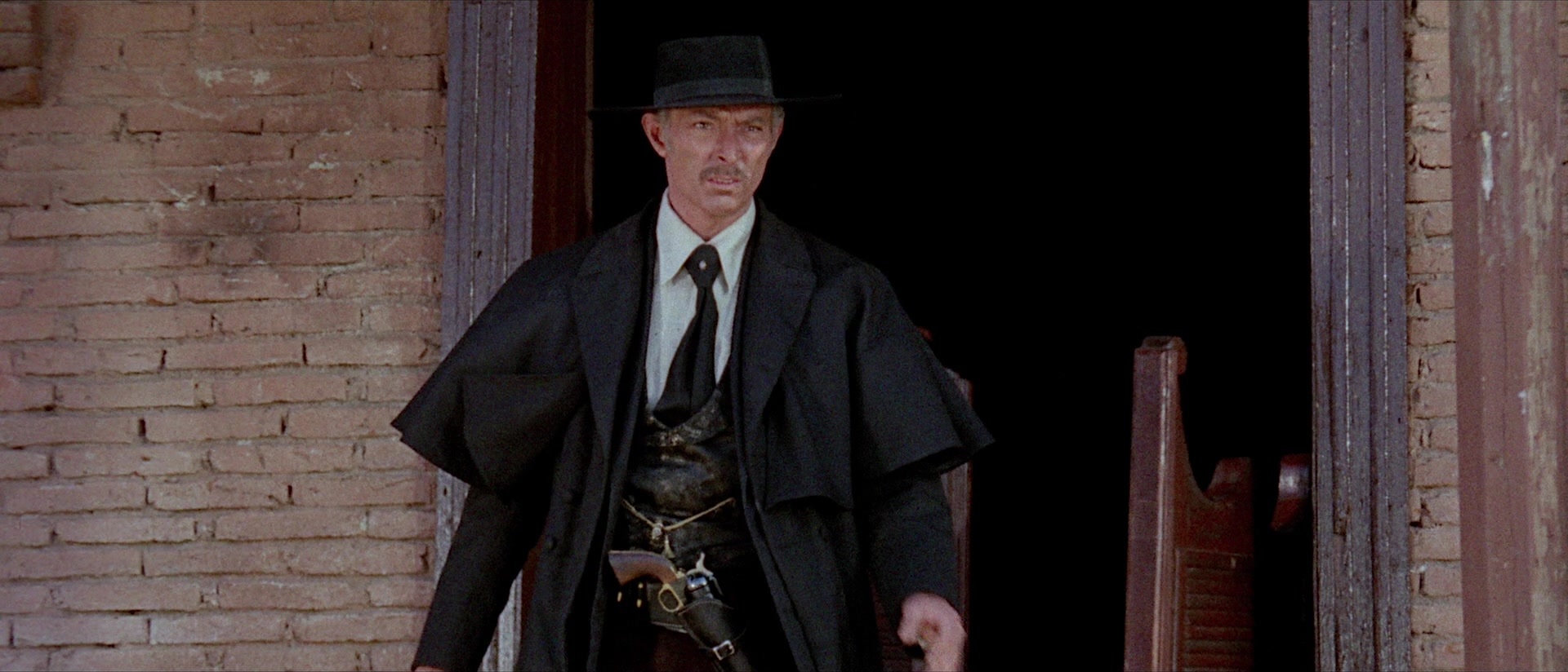 Per qualche dollaro in più (1965), wide, 2.33:1 — film still