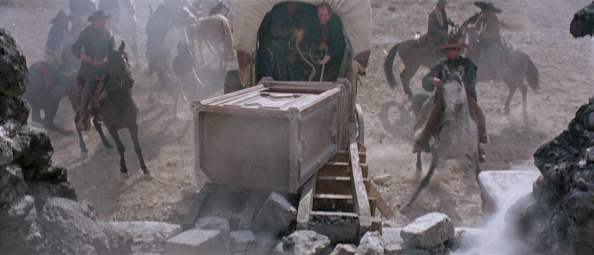 Per qualche dollaro in più (1965), wide, 2.33:1 — film still