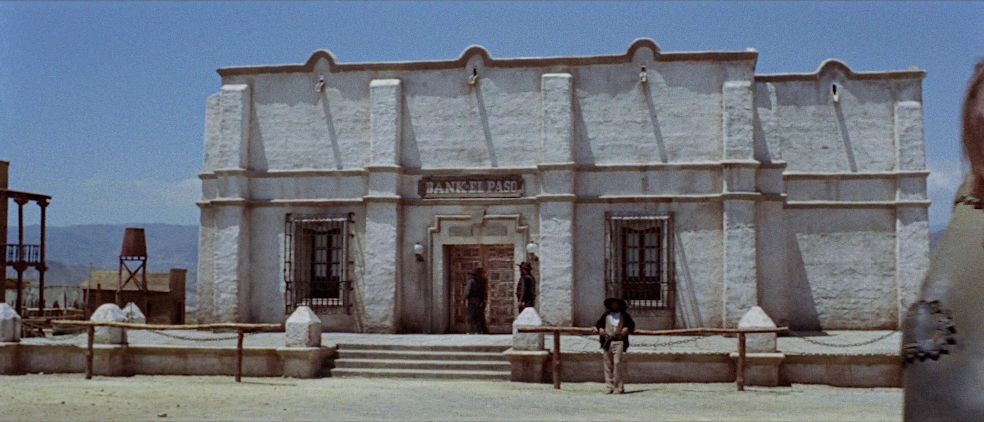 Per qualche dollaro in più (1965), wide, 2.33:1 — film still