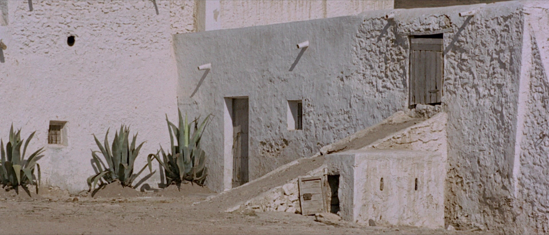 Per qualche dollaro in più (1965), wide, 2.33:1 — film still
