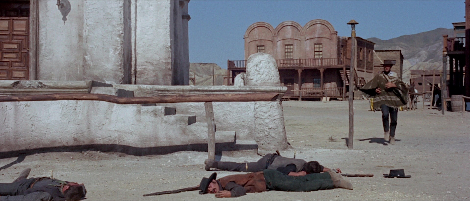 Per qualche dollaro in più (1965), wide, 2.33:1 — film still
