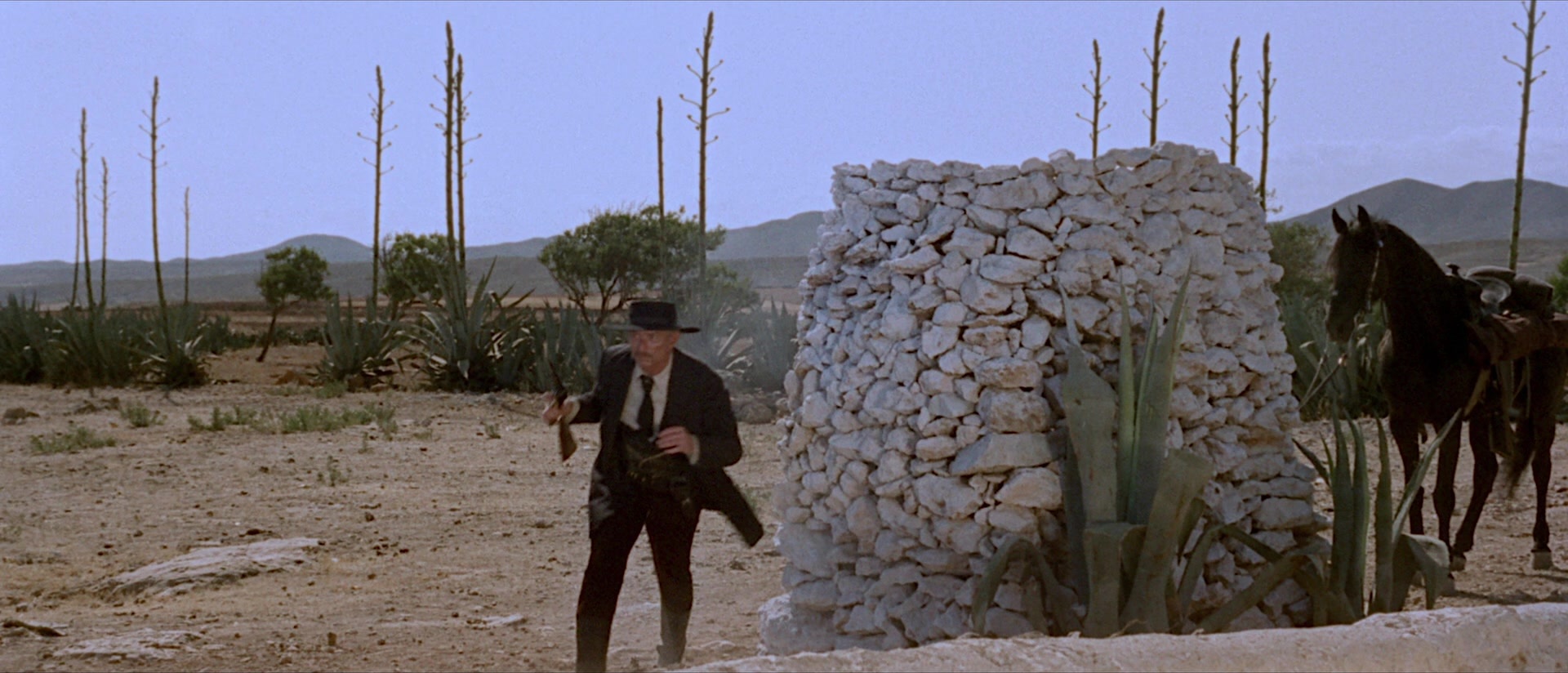 Per qualche dollaro in più (1965), wide, 2.33:1 — film still