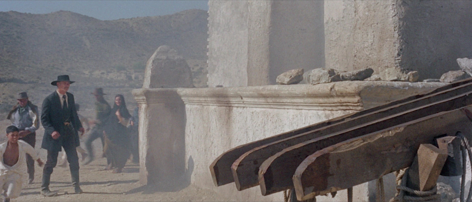 Per qualche dollaro in più (1965), wide, 2.33:1 — film still