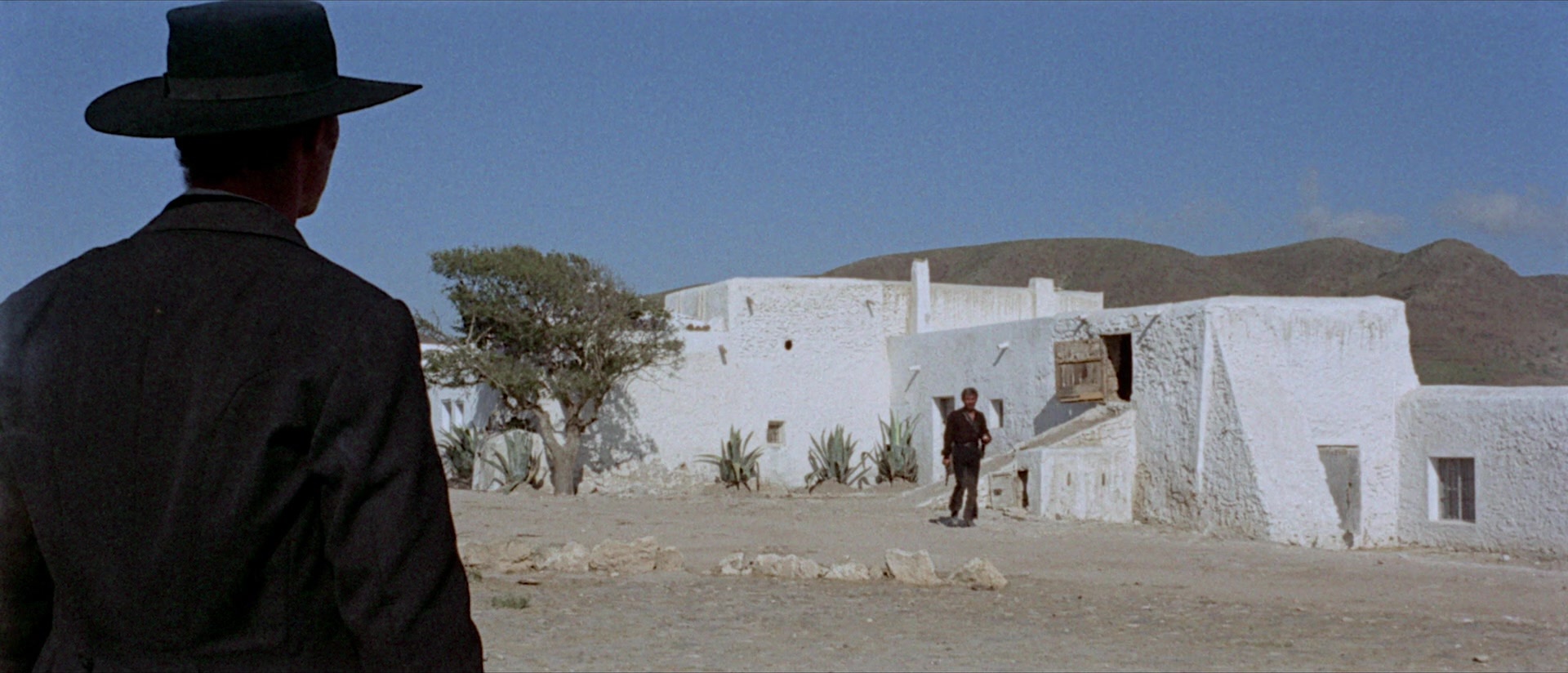 Per qualche dollaro in più (1965), wide, 2.33:1 — film still