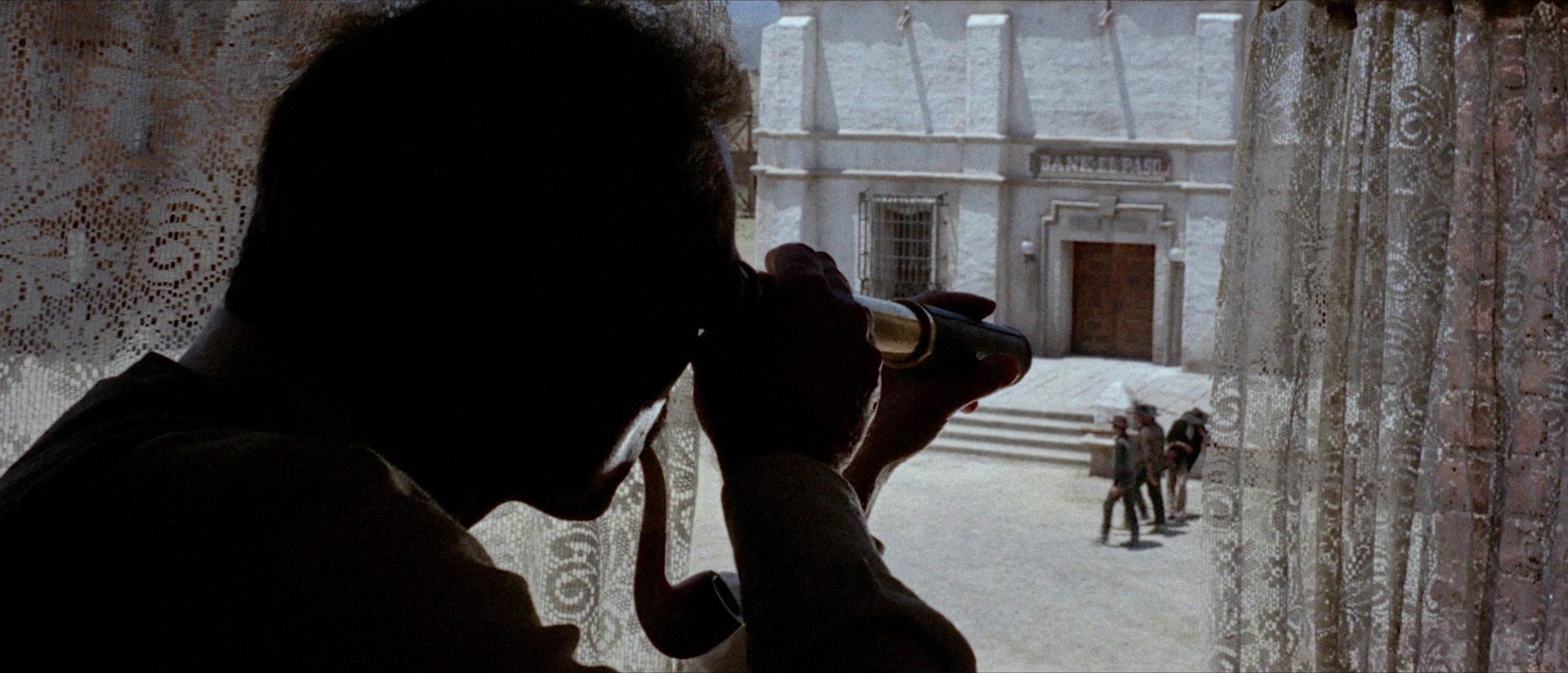 Per qualche dollaro in più (1965), wide, 2.33:1 — film still