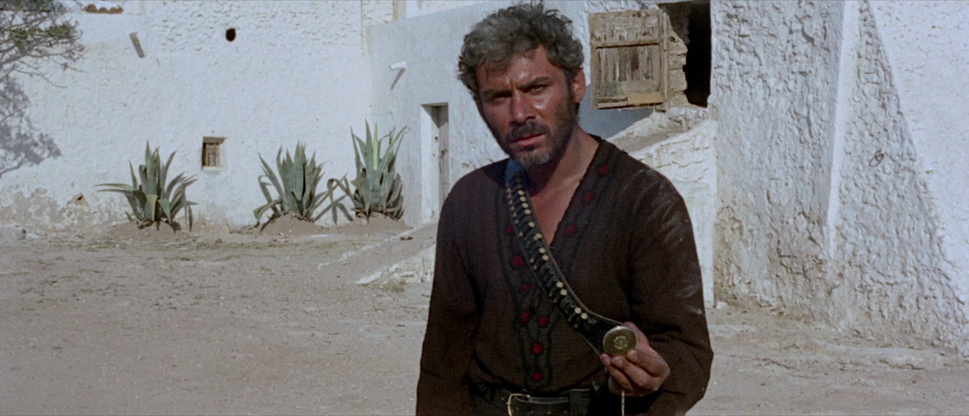 Per qualche dollaro in più (1965), wide, 2.33:1 — film still