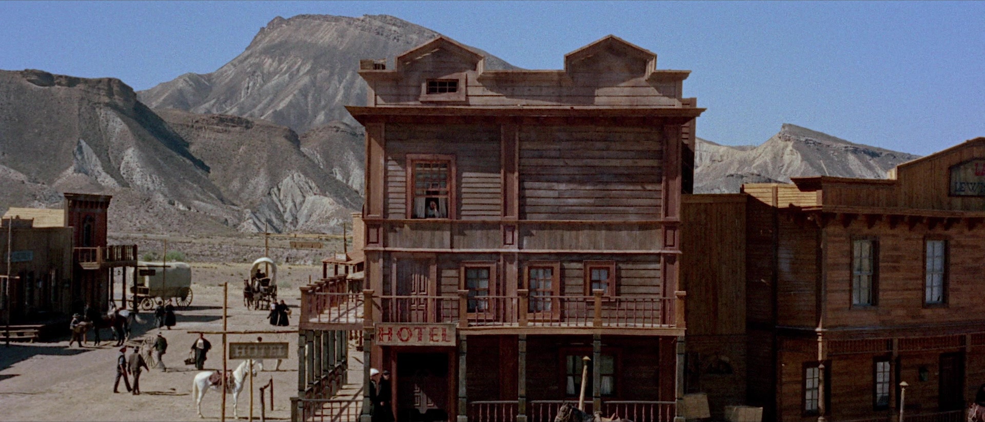 Per qualche dollaro in più (1965), wide, 2.33:1 — film still