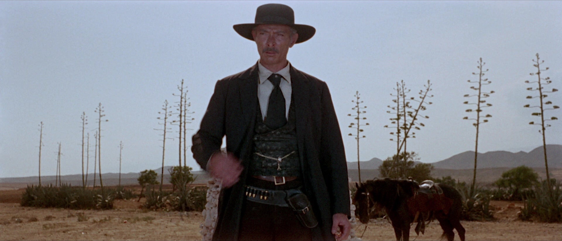 Per qualche dollaro in più (1965), wide, 2.33:1 — film still