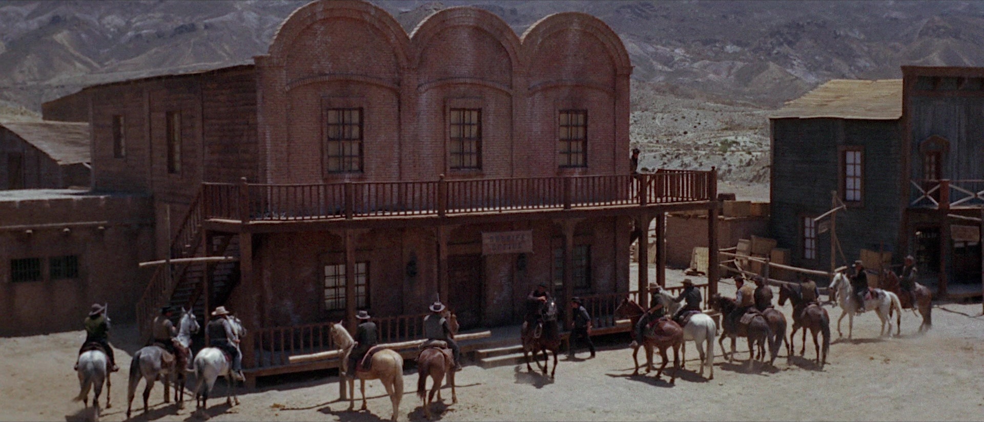 Per qualche dollaro in più (1965), wide, 2.33:1 — film still