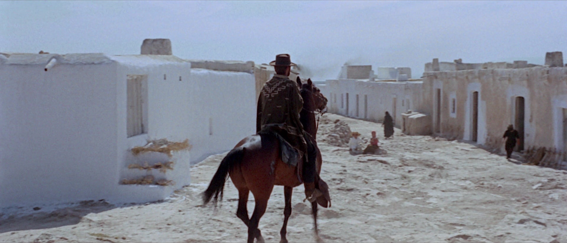 Per qualche dollaro in più (1965), wide, 2.33:1 — film still