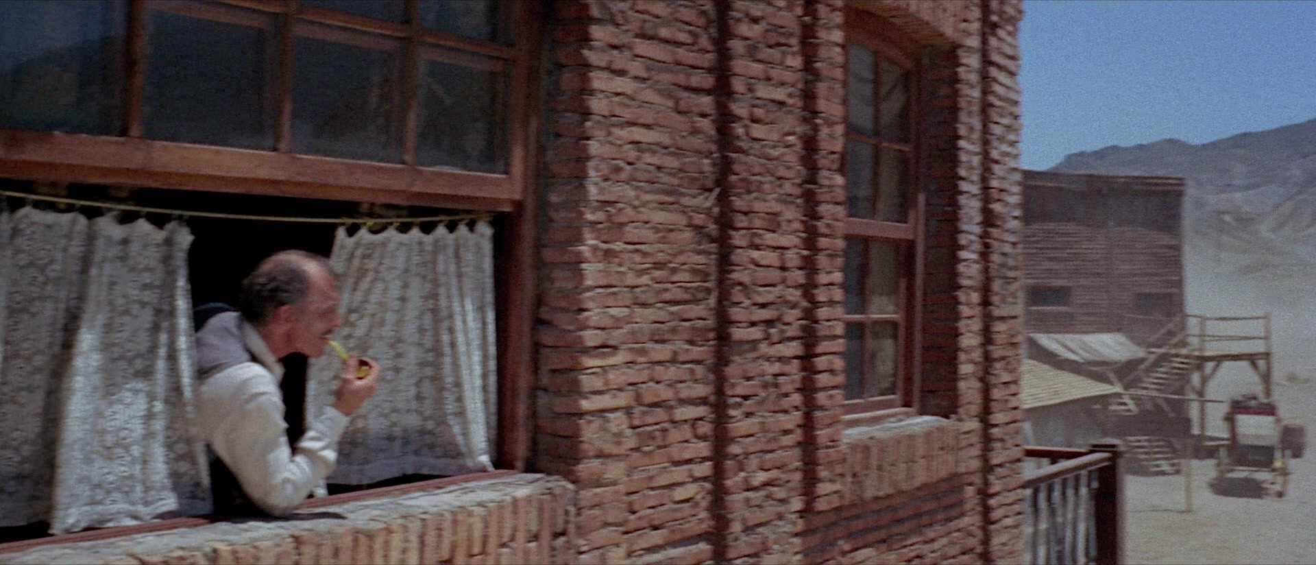 Per qualche dollaro in più (1965), wide, 2.33:1 — film still
