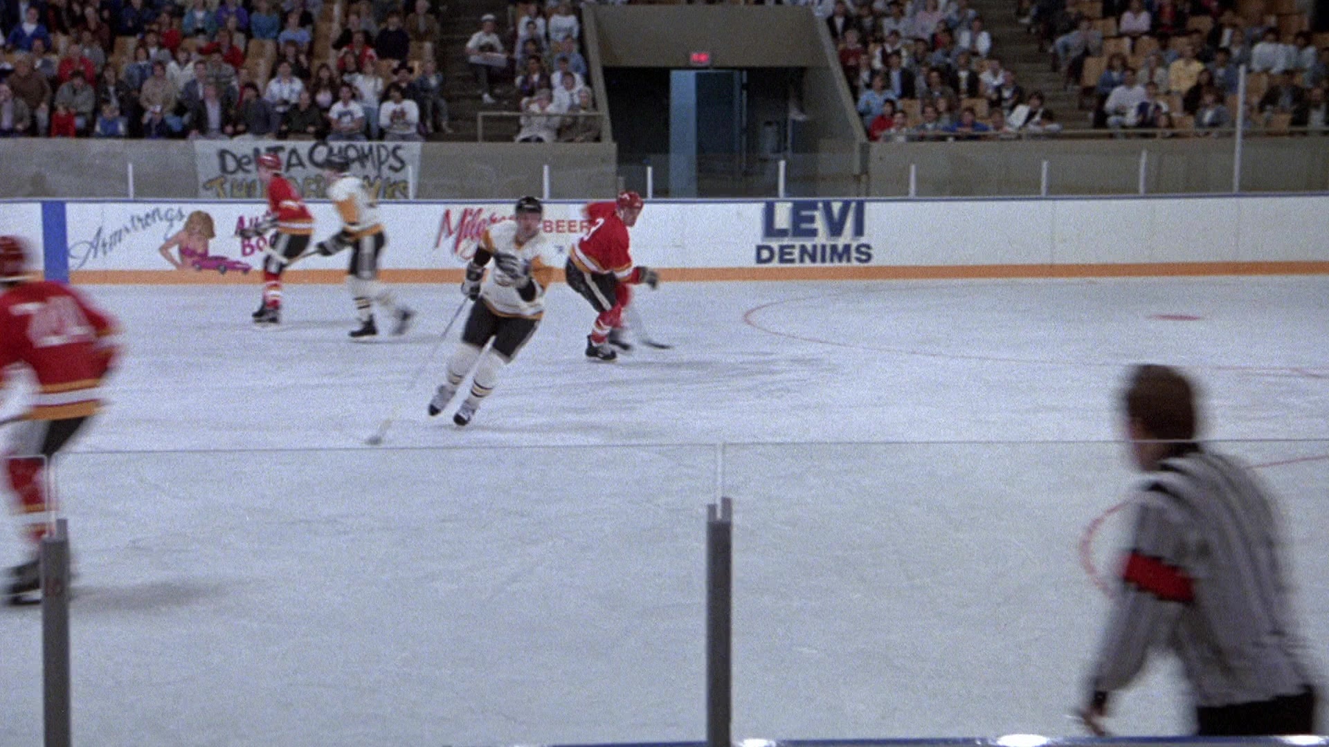 The Accused (1988), wide, 1.78:1 — film still