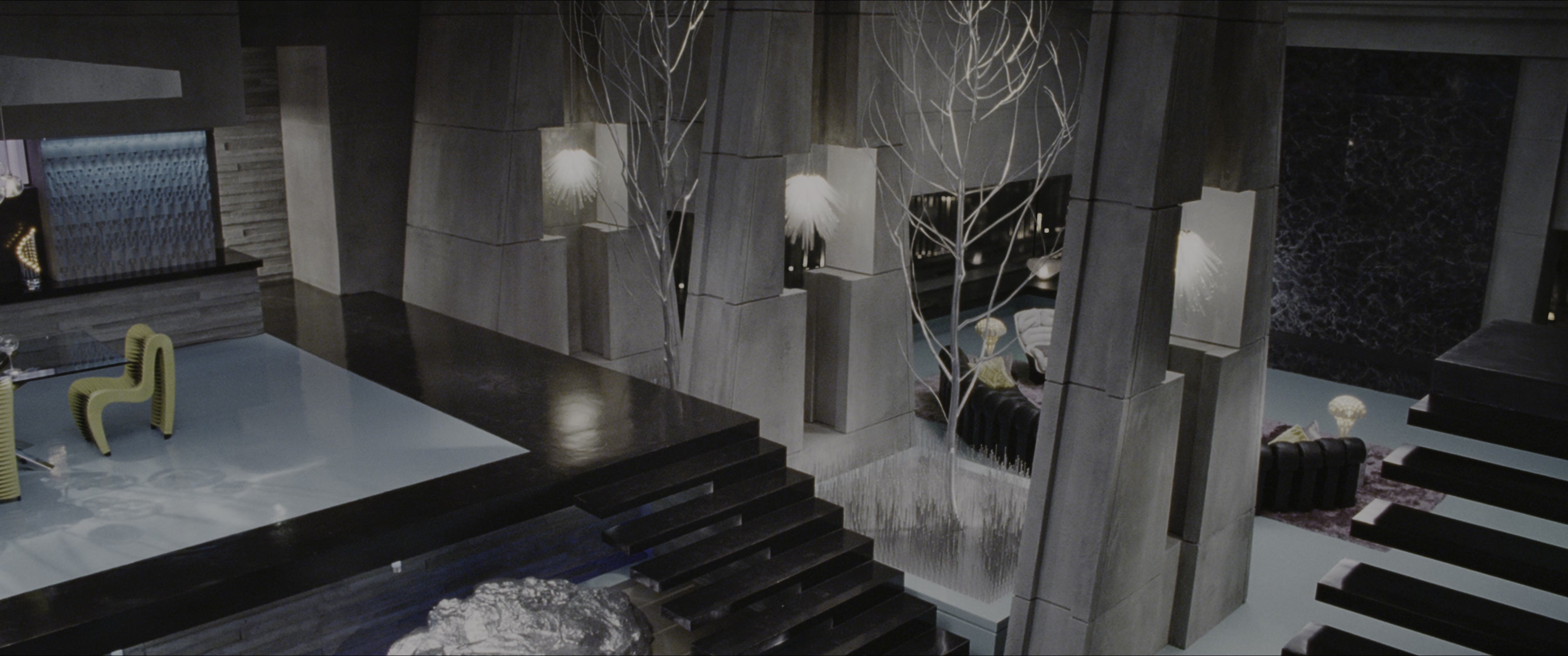The Hunger Games (2012), wide, 2.39:1 — film still