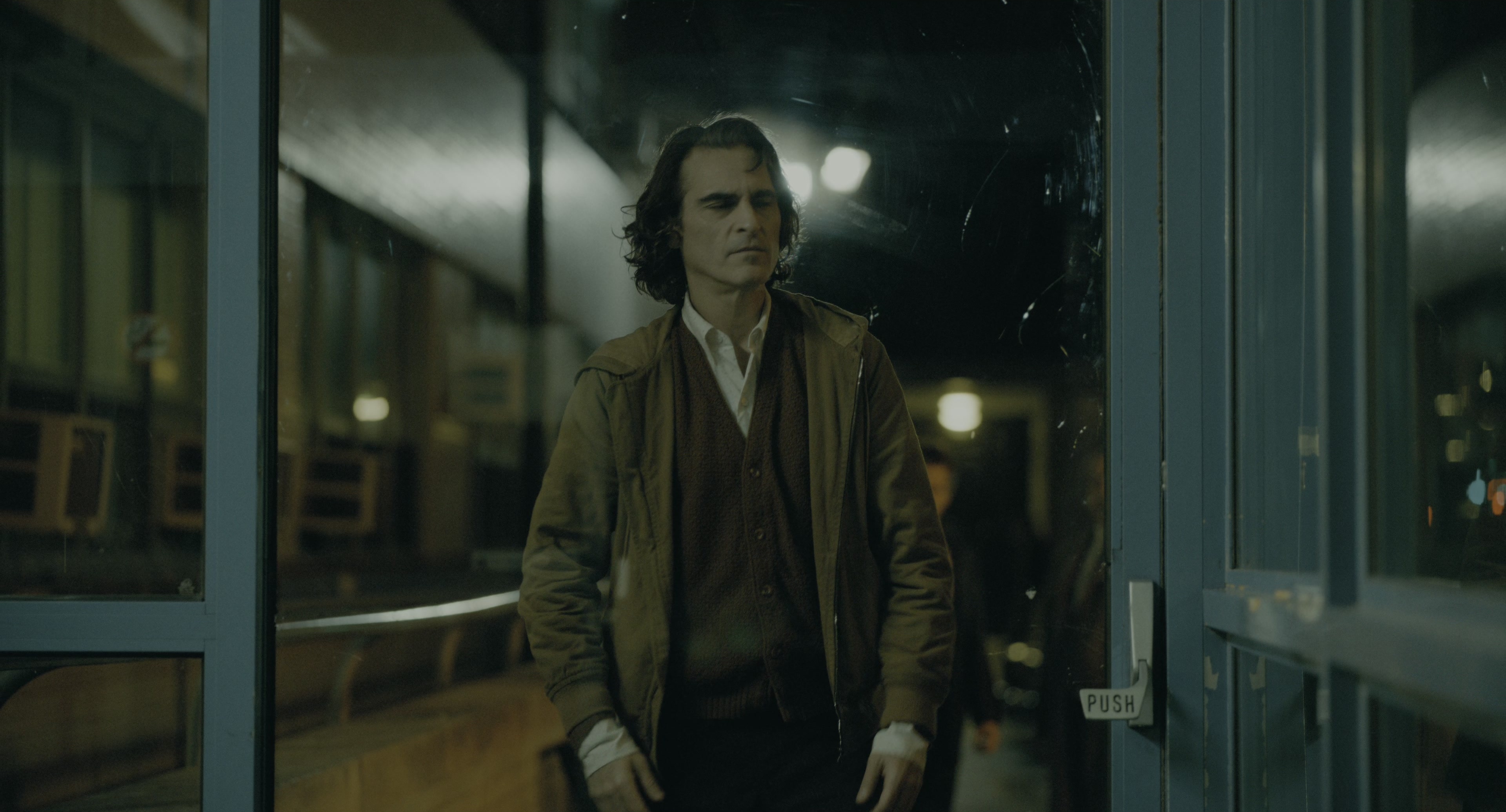 Joker (2019), wide, 1.85:1 — film still