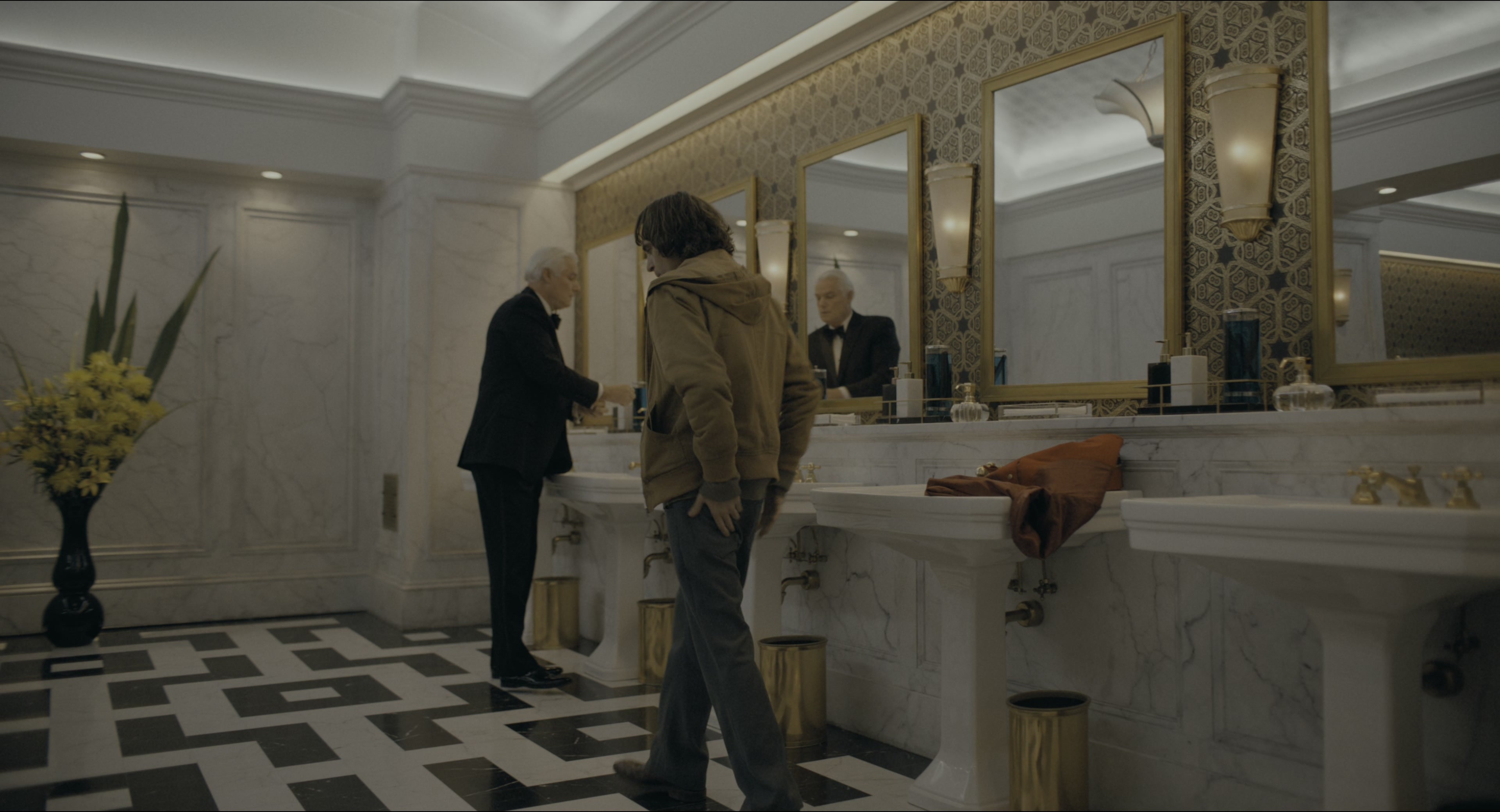 Joker (2019), wide, 1.85:1 — film still